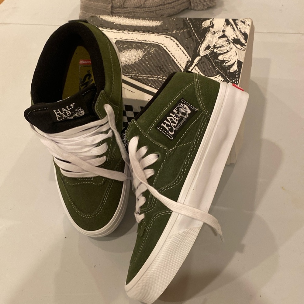 VANS SKATE HALF CAB DARK OLIVE size 5 in men’s 6.5 in women’s